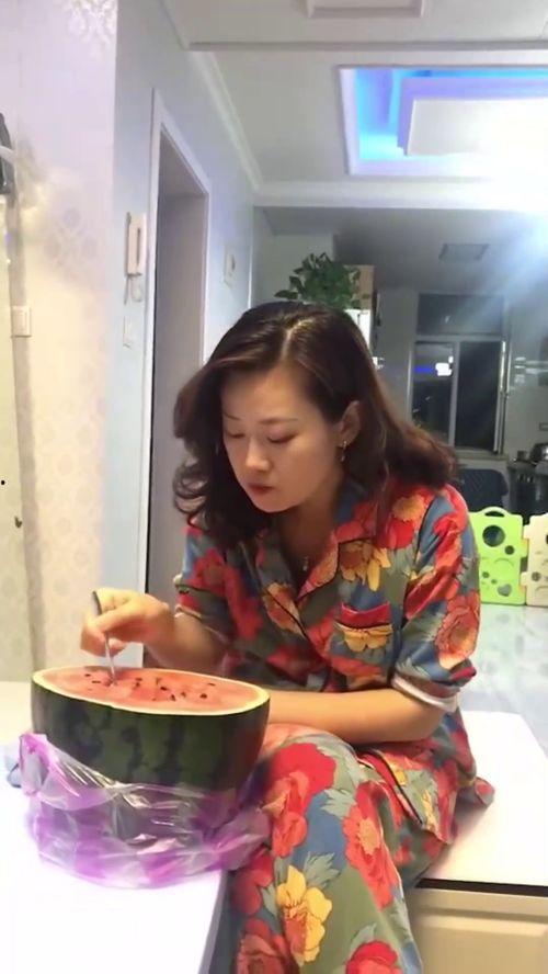 吃瓜笑姐,揭秘娱乐圈幕后趣闻，带你领略明星们的真实生活