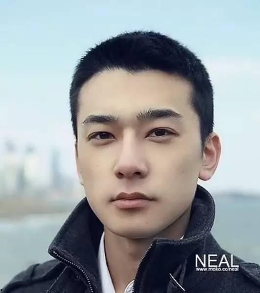 吃瓜寸头男,揭秘校园里的时尚潮流