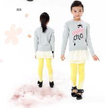 红色衣服女孩吃瓜,夏日清凉一夏